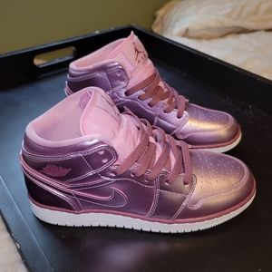 Jordan 1 mid pink metallic